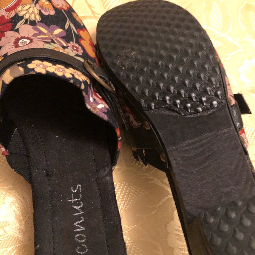 Women floral shoes